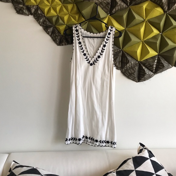 Floral Emboided UrbanOutfitters White dress - Picture 1 of 3